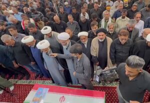 فیلم/ اقامه نماز بر پیکر مطهر دریابان شهید تنگسیری در بندرعباس