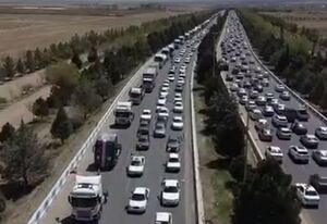 تصاویر هوایی از حماسه‌سازی ۴۰ کیلومتری خودرویی در کرمان