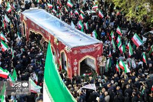 عکس/ بدرقه باشکوه فرمانده قهرمان دریاها