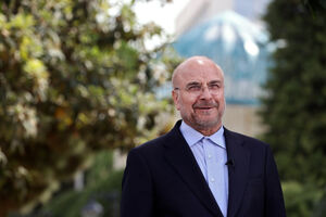 یک ماه جدال توئیتری قالیباف با ترامپ و دشمنان ایران/ عیارسنجی بازارهای مالی آمریکا با توئیت‌های حاج باقر/ بالاخره دیوانگی ترامپ درمان شد!