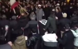 فیلم/ رجزخوانی شمشیر به دست مردم چالدران
