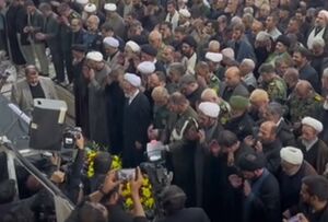 فیلم/ اقامه نماز بر پیکر شهید سپهبد موسوی در حرم کریمه اهل بیت