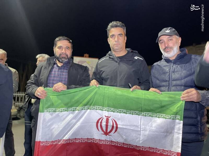 عکس/ پرچم ایران در دست منوچهر هادی