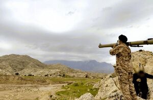 عکس/ حضور میدانی امام جمعه اهواز برای شکار هواگردهای دشمن