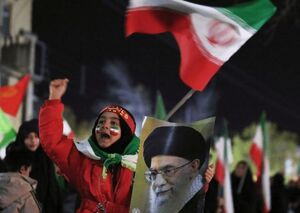 عکس/ اینجا شهرکرد، قیام سن‌وسال نمی‌شناسد