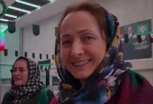 فیلم/ بازگشت بانوی تکنسین رادیولوژی از هلند به میهن در میانه جنگ