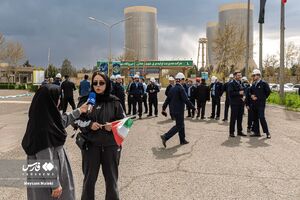 عکس/ زنجیره انسانی جوانان قزوین مقابل نیروگاه شهید رجایی