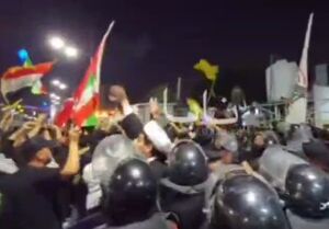 فیلم/ عراقی‌های خشمگین پرچم کویت را پایین کشیدند!