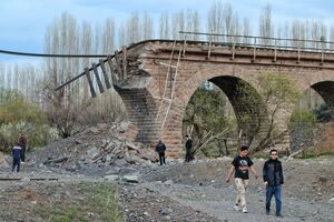 عکس/ حمله هوایی به پل راه‌آهن امین آباد زنجان