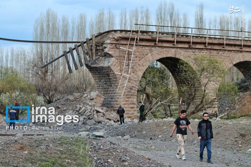 عکس/ حمله هوایی به پل راهآهن امین آباد زنجان