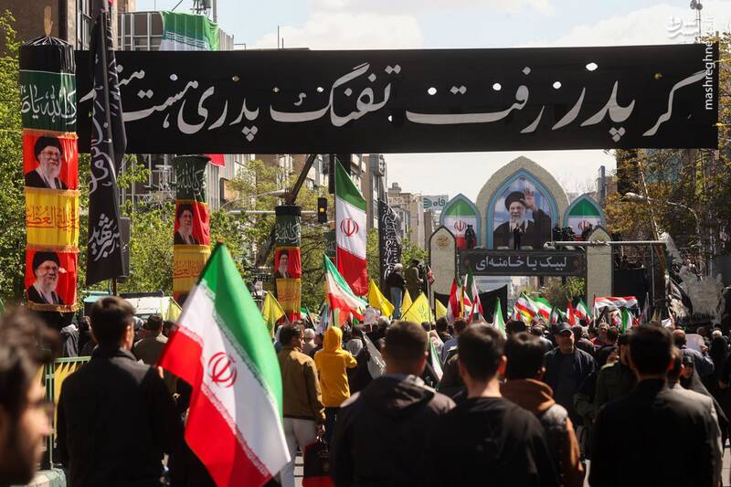 حماسه مردم تهران در اربعین سیدالشهدای انقلاب/ اجتماع عظیم امت عزادار ایران در سوگ قائد شهید/ پزشکیان و مسئولان در جمع مردم سوگوار +عکس و فیلم