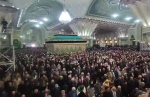 فیلم/ موج جمعیت نمازگزاران در حرم مطهر امام خمینی(ره)