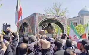 فیلم/ تشییع پیکر شهید کمال خرازی پس از اقامه نماز جمعه تهران