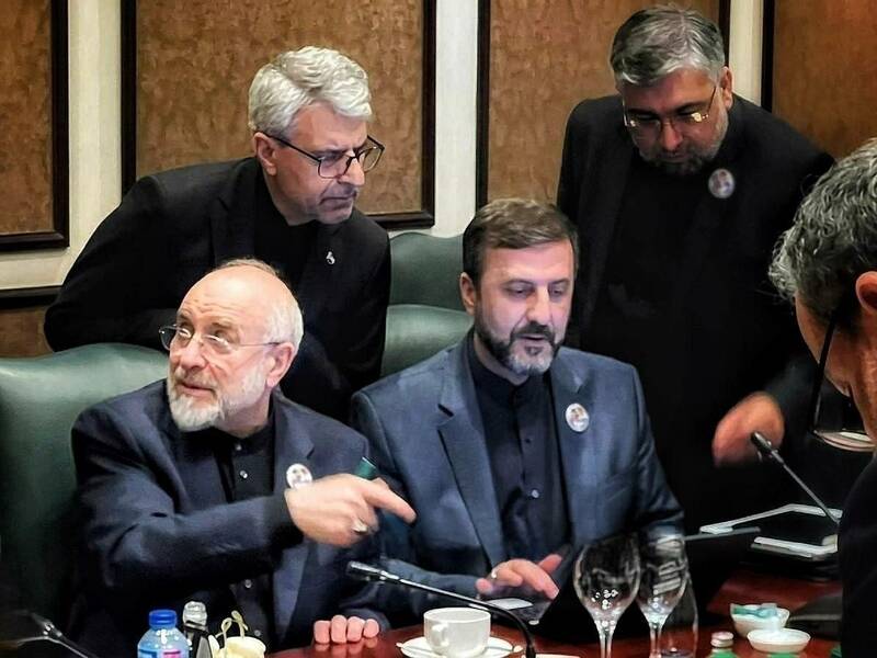 تشکیل جلسه هیئت مذاکره‌کننده ایرانی در اسلام‌آباد