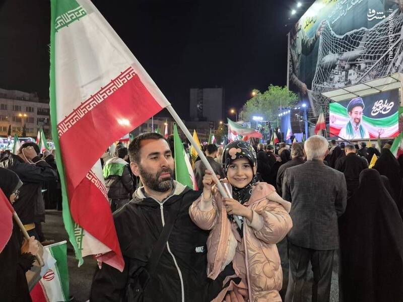 عکس/ کودکانی که عشق به وطن را تمرین می‌کنند