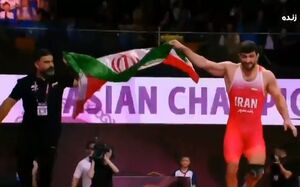 فیلم/ دور افتخار قاسم‌پور و عظیمی با پرچم ایران