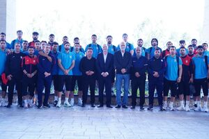 دنیامالی، تاج و قلعه‌نویی دور یک میز برای برنامه‌ریزی جام جهانی