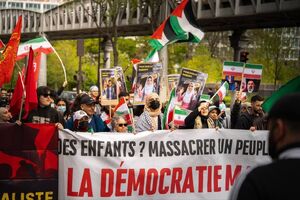 عکس/ تجمع ضدجنگ و حمایت از ایران در پاریس
