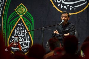 فیلم/ مداحی مهدی رسولی در گلزار شهدای میناب