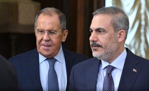 گفت‌وگوی تلفنی فیدان و لاوروف درباره بحران در غرب آسیا