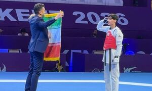 عکس/ سلام نظامی پسر طلایی تکواندو به احترام پرچم ایران
