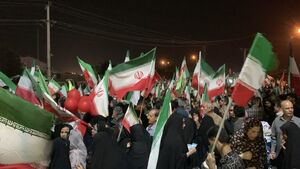 میدان در دست مردم پایتخت + فیلم
