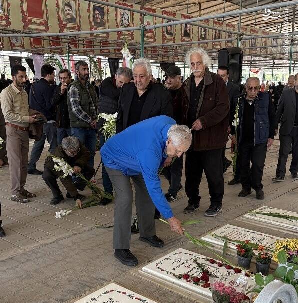 حضور پیشکسوتان ورزش بر مزار شهدای جنگ آمریکایی- صهیونی