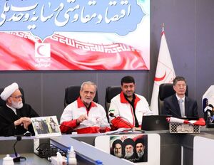 تصاویری از بازدید پزشکیان از جمعیت هلال احمر