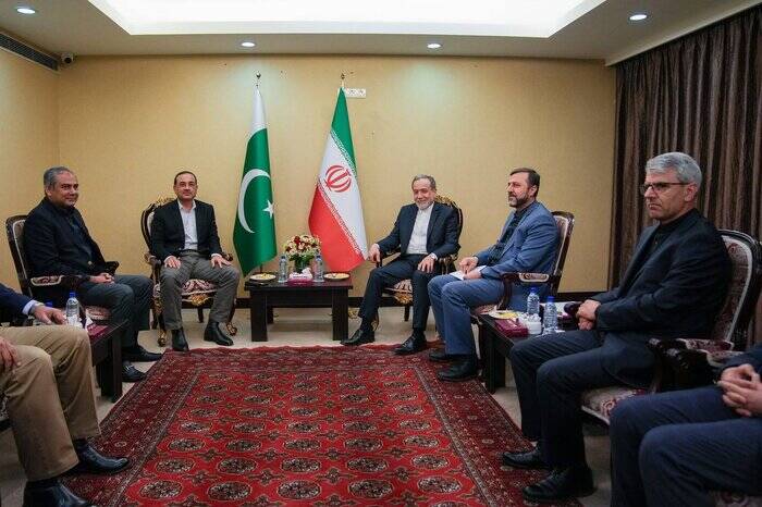 دیدار فرمانده ارتش پاکستان با عراقچی + فیلم