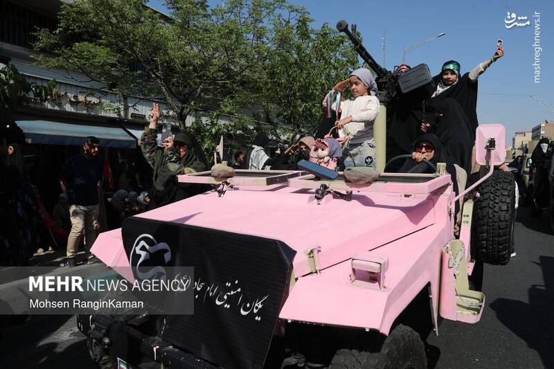 حضور پرشور دختران در اجتماع بزرگ «دختران جانفدای ایران/ بیعت دختران ایران با رهبر انقلاب+ تصاویر