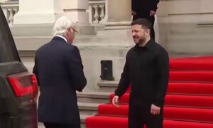 فیلم/ پادشاه سوئد از دست دادن با زلنسکی امتناع کرد!