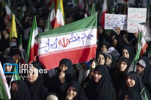 اجتماع دختران در خیابان کشوردوست تهران