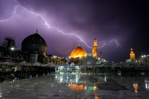 تصاویری دیدنی از لحظه ایجاد رعدوبرق بر فراز حرمین سامرا