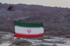 فیلم/ اهتزاز پرچم ایران در آسمان جزیره هرمز