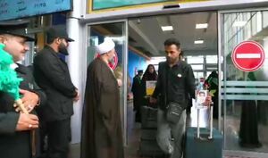 تصاویری از خانواده شهدای مظلوم میناب در پناه امام رئوف