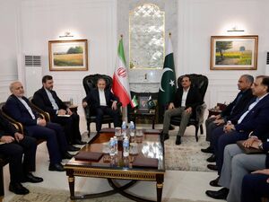 فیلم/ دیدار عراقچی با فرمانده ارتش پاکستان در اسلام آباد