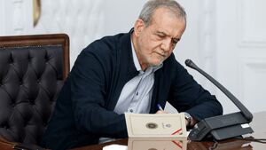 پیام تبریک پزشکیان در پی قهرمانی وزنه برداران جوانان ایران