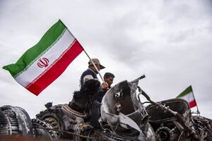 رمز پیروزی، وحدت میان سه سنگر