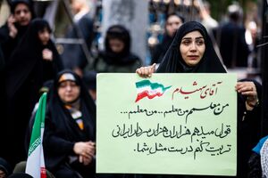 عکس/ قول یک خانم معلم به رهبر شهید