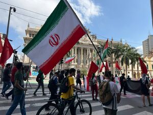 عکس/ شعار "زنده باد آیت‌الله سید مجتبی خامنه‌ای" در قلب برزیل