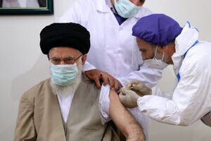 فیلم/ اصرار رهبر شهید بر تزریق واکسن کرونای ایرانی!
