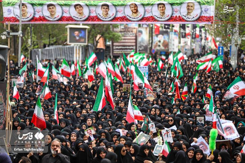 حماسه زنجان؛ وداع باشکوه با ۱۴ قهرمان در میان اشک و افتخار+ عکس