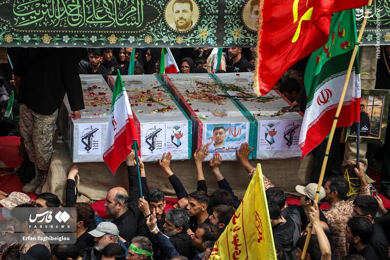 حماسه زنجان؛ وداع باشکوه با ۱۴ قهرمان در میان اشک و افتخار+ عکس