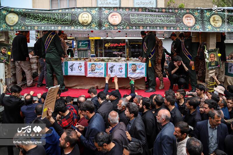 حماسه زنجان؛ وداع باشکوه با ۱۴ قهرمان در میان اشک و افتخار+ عکس