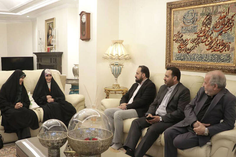 ابلاغ پیام قالیباف به پرستار فداکار بیمارستان خاتم الانبیا