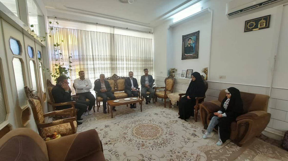 سفر سرپرست منطقه مرکز کشور به شهرستان کاشان و دیدار با پرسنل شعبه و مسئولین بنیاد شهید این شهرستان
