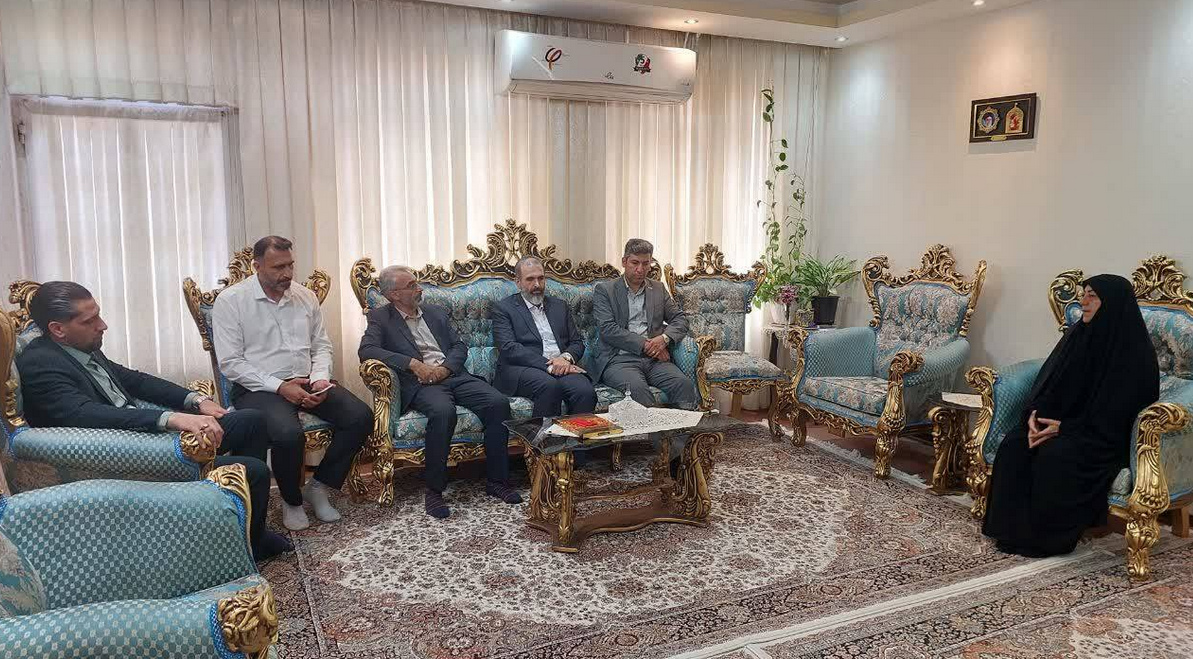 سفر سرپرست منطقه مرکز کشور به شهرستان کاشان و دیدار با پرسنل شعبه و مسئولین بنیاد شهید این شهرستان