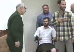 فیلم/ عیادت فرمانده سپاه حضرت نبی‌اکرم(ص) از جانباز "حسین محمدی"