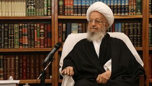 آیت‌الله مکارم شیرازی: عربستان مسائل جنگ را به فریضه حج گره نزند