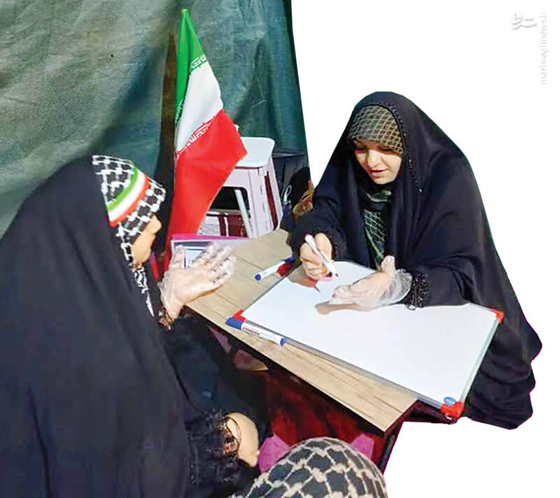 از پرچم‌گردانی تا رفع اشکال ریاضی؛ روایت معلم‌هایی که مدرسه را به خیابان آوردند
